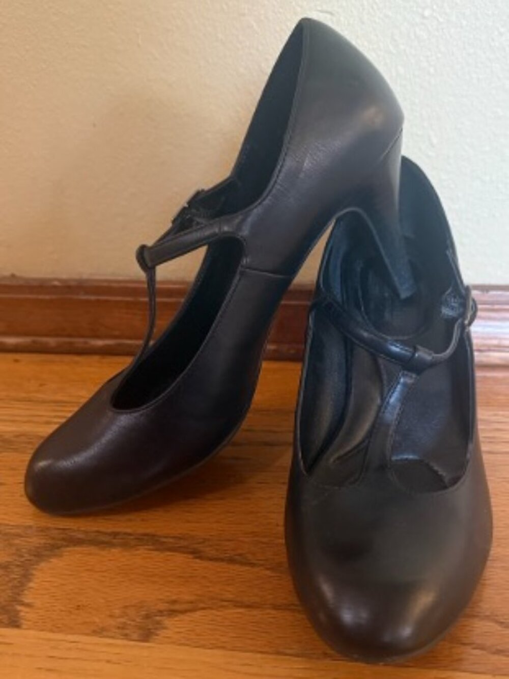 Kelly & Katie. 9. Heels.